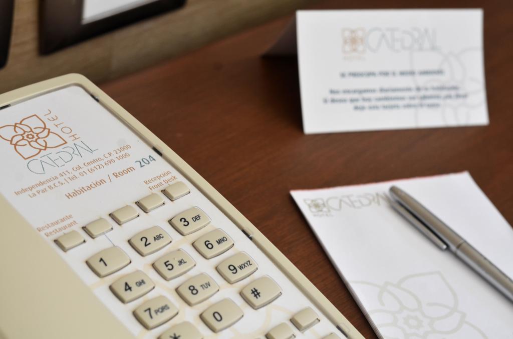 Hotel Catedral Ла-Пас Екстер'єр фото A telephone with a business card